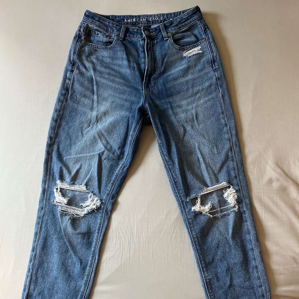 American Eagle mom jean style